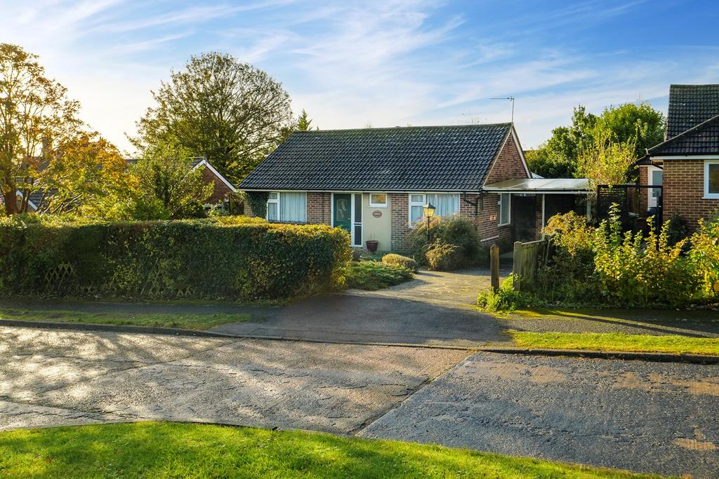 Barton Field, Lyminge, Folkestone, CT18 3 bed detached bungalow for