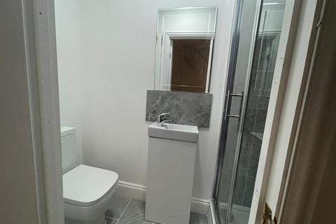 1 bedroom in a house share to rent - Denny Road, London