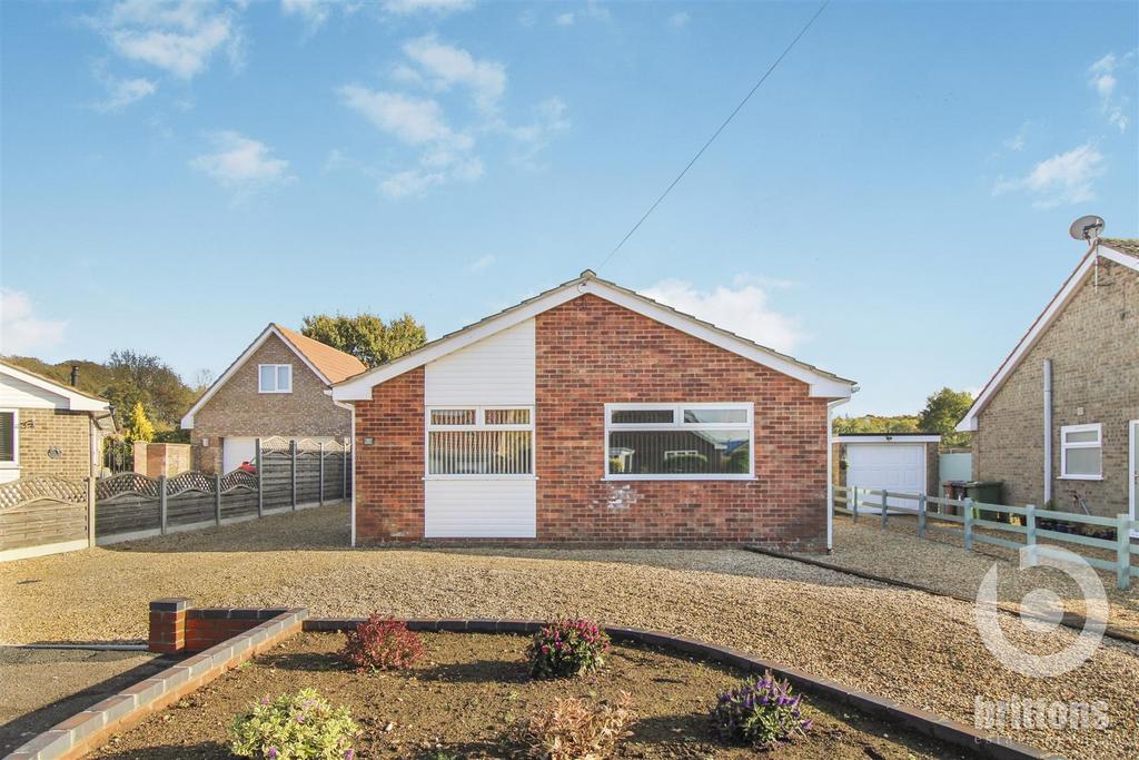 Edinburgh Way, Dersingham 3 bed detached bungalow £340,000