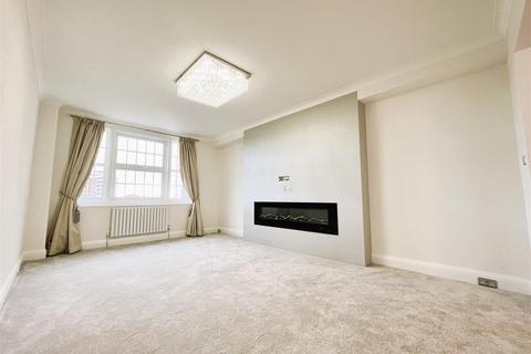 3 bedroom flat to rent, Bath Road, Bournemouth, Dorset