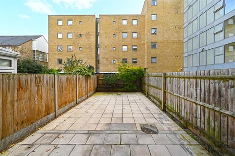 8 Bering Square, London, E14 3QG