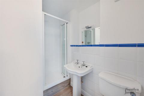 8 Bering Square, London, E14 3QG