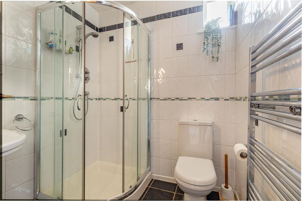 Bathroom 1.jpg