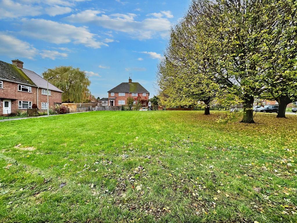 Barwell, Wantage, OX12 3 bed semidetached house for sale £285,000