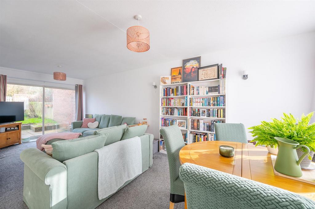 Lounge/Dining Room