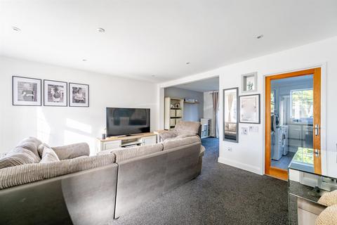 15 Downs View, Peacehaven, BN10 8JE