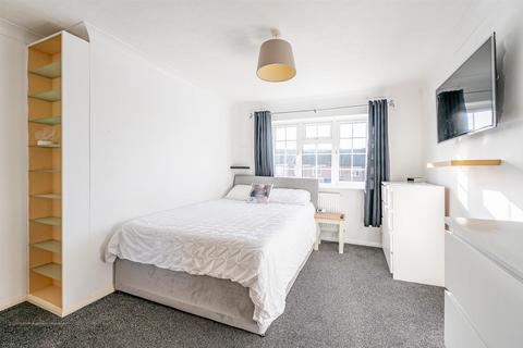 15 Downs View, Peacehaven, BN10 8JE