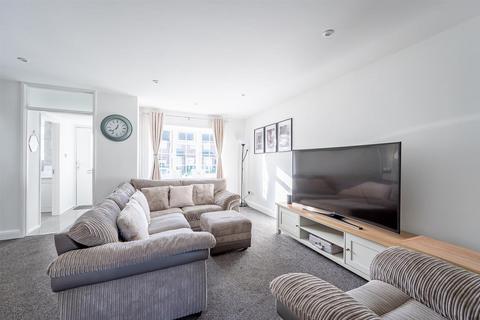 15 Downs View, Peacehaven, BN10 8JE