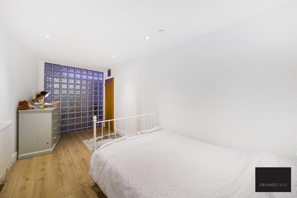Flat 1 B, 137 Crescent Lane - 4a Gt D7 Up7 Bf2 Wolcc EFM.