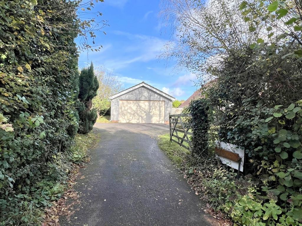 Deans Drove, Lytchett Matravers, Poole, BH16 4 bed detached bungalow