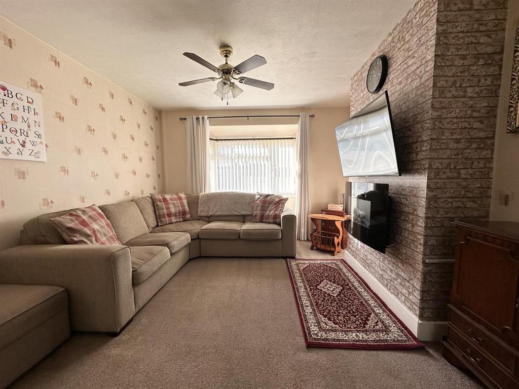 Melville Road, Churchdown, Gloucester 3 bed semidetached house for