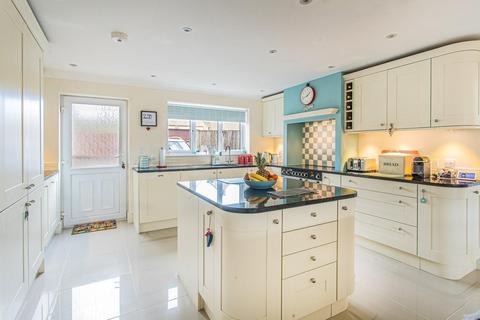 4 bedroom detached house for sale, Hornbury Close, Minety