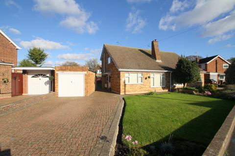 2 bedroom semi-detached house for sale - Knightsbridge Crescent, Staines-upon-Thames, TW18