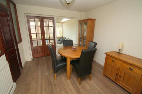 2 bedroom semi-detached house for sale - Knightsbridge Crescent, Staines-upon-Thames, TW18