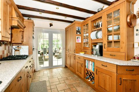 4 bedroom detached house for sale, Wyatts Lane, Northwood, Isle of Wight