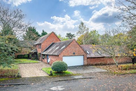 7 bedroom barn conversion for sale - Longhope Close, Winyates Green, Redditch, Worcestershire, B98