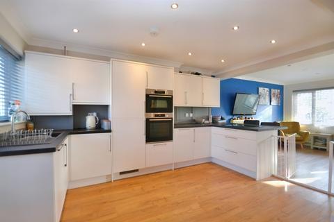 16 Blackbird Close, Creekmoor, Poole, BH17 7YA