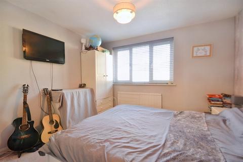 16 Blackbird Close, Creekmoor, Poole, BH17 7YA