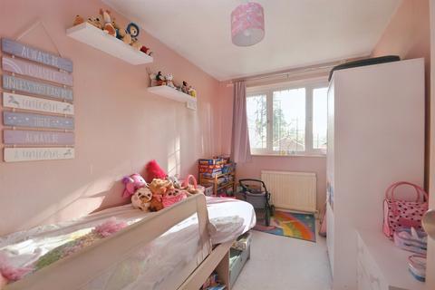 16 Blackbird Close, Creekmoor, Poole, BH17 7YA