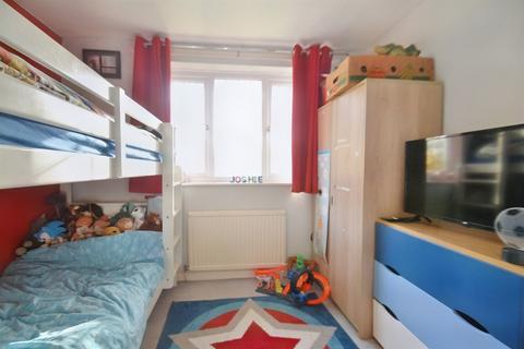 16 Blackbird Close, Creekmoor, Poole, BH17 7YA