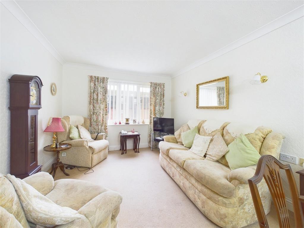 Hillside Court, Black Moss Lane, Ormskirk. 2 bed flat for sale £95,000