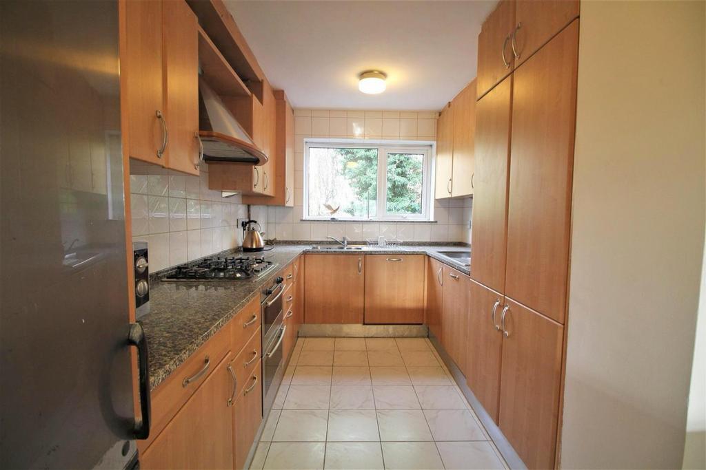 Dennis Lane, Stanmore HA7 2 bed apartment to rent £1,800 pcm (£415 pw)