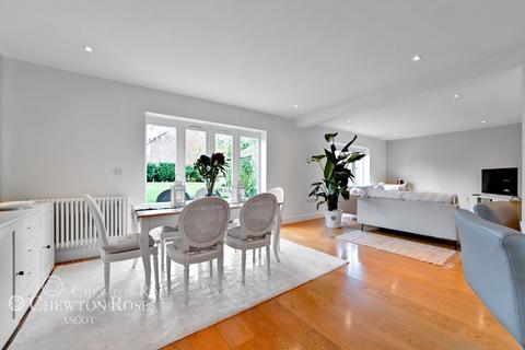 4 bedroom detached house for sale, New Road, Ascot