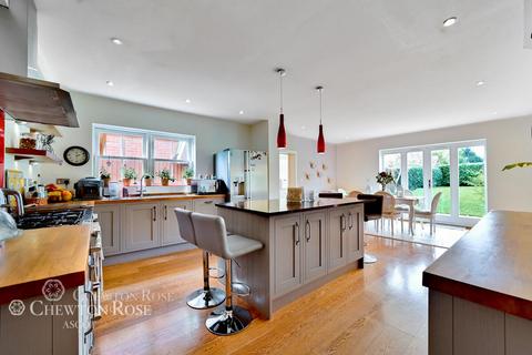 4 bedroom detached house for sale, New Road, Ascot