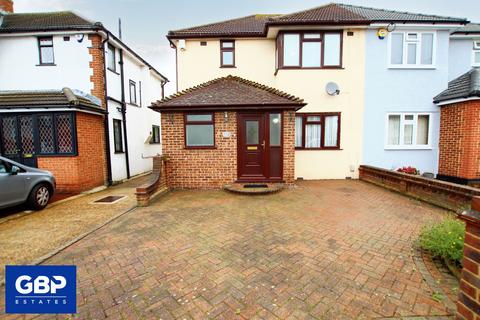 3 bedroom semi-detached house to rent - St. Andrews Avenue, Hornchurch, RM12