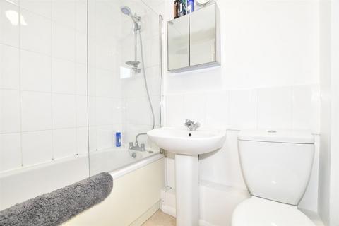 29 Windsor Close, Southwater, Horsham, RH13 9XH