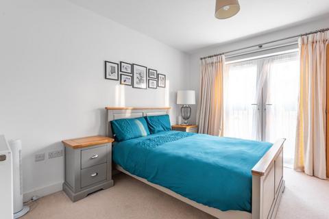 10 Haden Square, Reading, RG1 6FA
