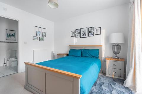 10 Haden Square, Reading, RG1 6FA