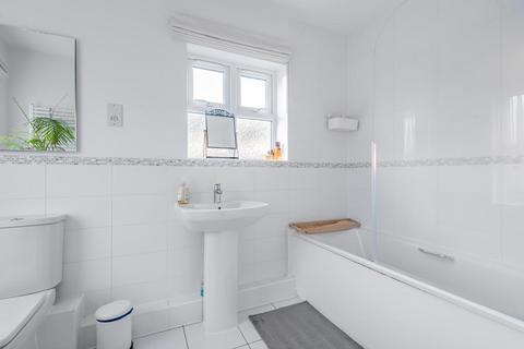 10 Haden Square, Reading, RG1 6FA