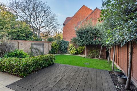 10 Haden Square, Reading, RG1 6FA