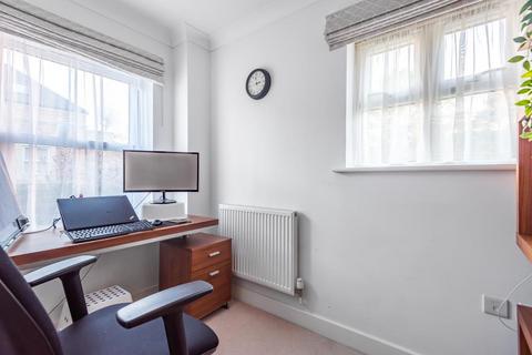 10 Haden Square, Reading, RG1 6FA