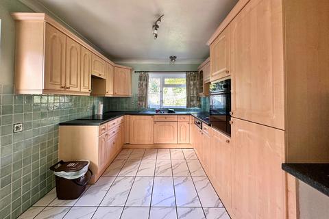 3 bedroom detached bungalow to rent, Cornford Way, Highcliffe, Dorset. BH23 4QU