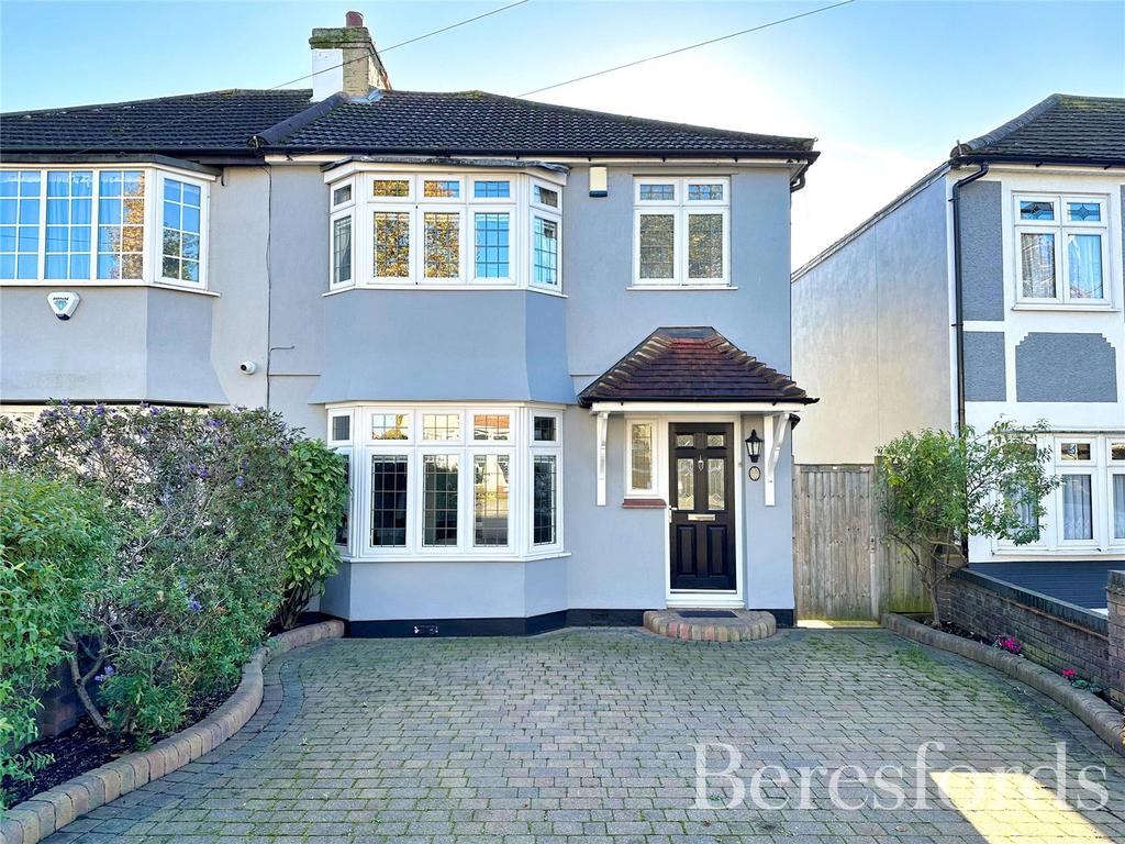 Suttons Avenue, Hornchurch, RM12 3 bed semi-detached house - £500,000