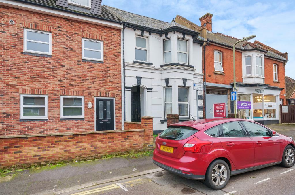 Elms Road, Aldershot 3 bed semidetached house for sale £350,000
