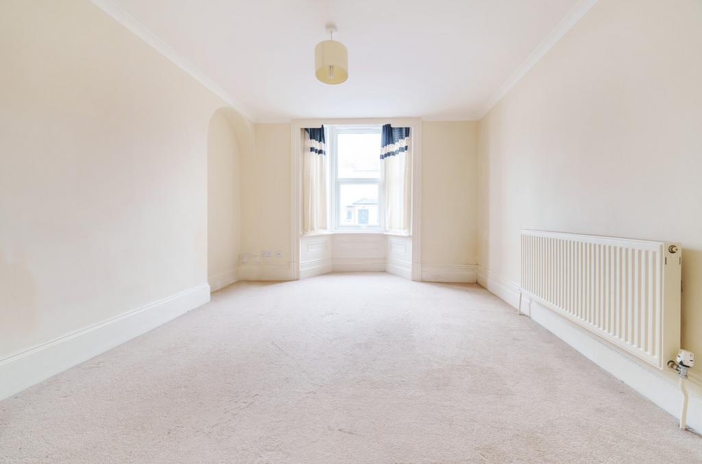 Elms Road, Aldershot 3 bed semidetached house for sale £325,000