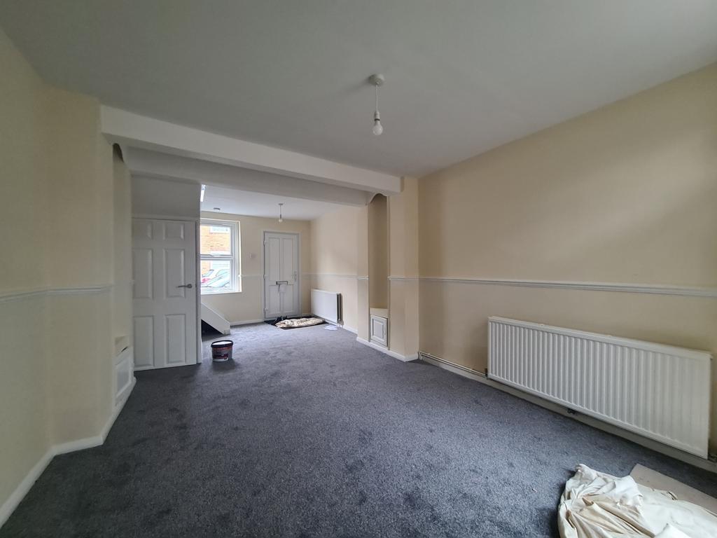 Fox Street, Gillingham, ME7 2 bed terraced house £1,200 pcm (£277 pw)