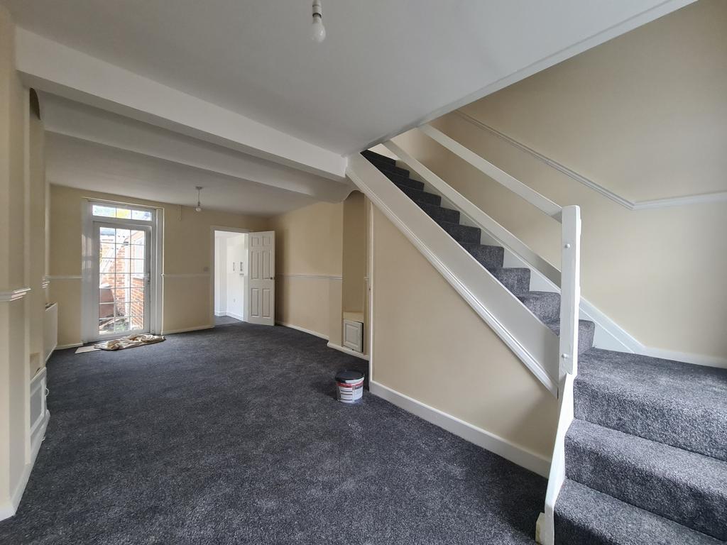 Fox Street, Gillingham, ME7 2 bed terraced house £1,200 pcm (£277 pw)