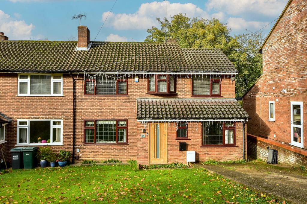 Kindersley Way, Abbots Langley, Hertfordshire, WD5 4 bed semidetached