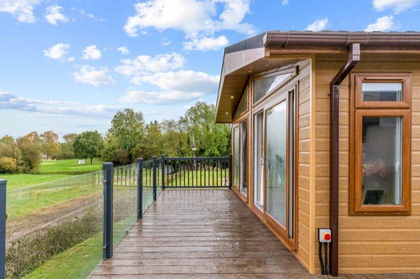 Cambridge Country Club, Toft Road CB23 2 bed lodge for sale £350,000