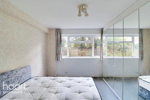 2 bedroom apartment for sale, Chase Road, London