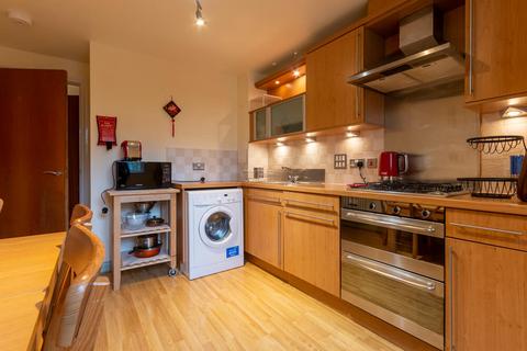 2 bedroom flat to rent, 0963L – Springfield Street, Edinburgh, EH6 5DE