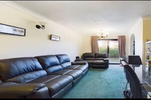 2 bedroom apartment for sale, Banner Close, Purfleet, Essex