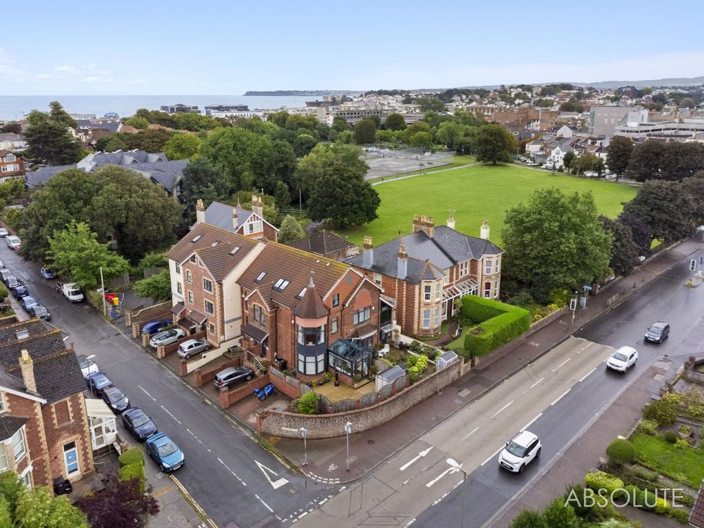 Courtland Road, Paignton, TQ3 3 bed terraced house for sale £375,000
