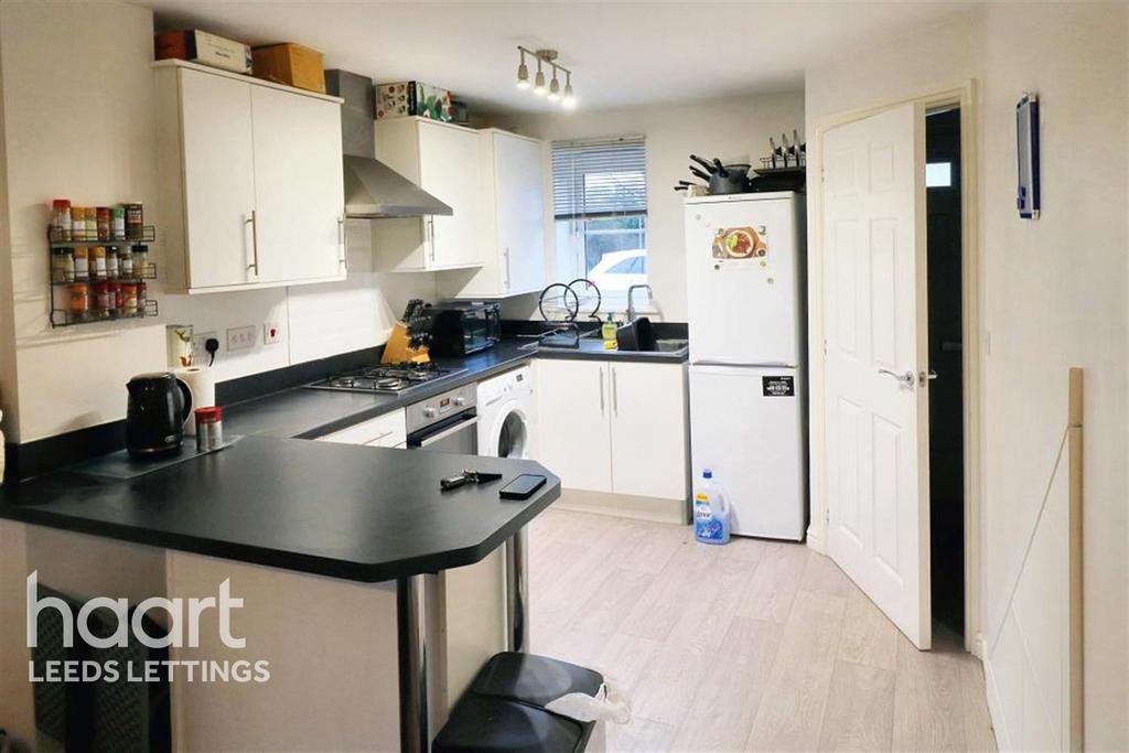 Woodlands Way, LS14 3 bed terraced house to rent £1,200 pcm (£277 pw)