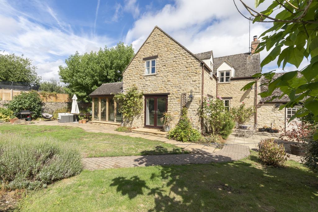 Bell Lane, Cassington, Oxfordshire.... 3 bed detached house £815,000