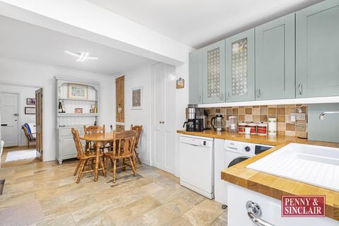 3 bedroom terraced house for sale, Spacious Period House
